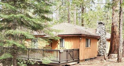 (9S) Pine Cabin at The Redwoods In Yosemite