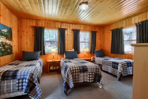 4 bedrooms, iron/ironing board, Internet, bed sheets