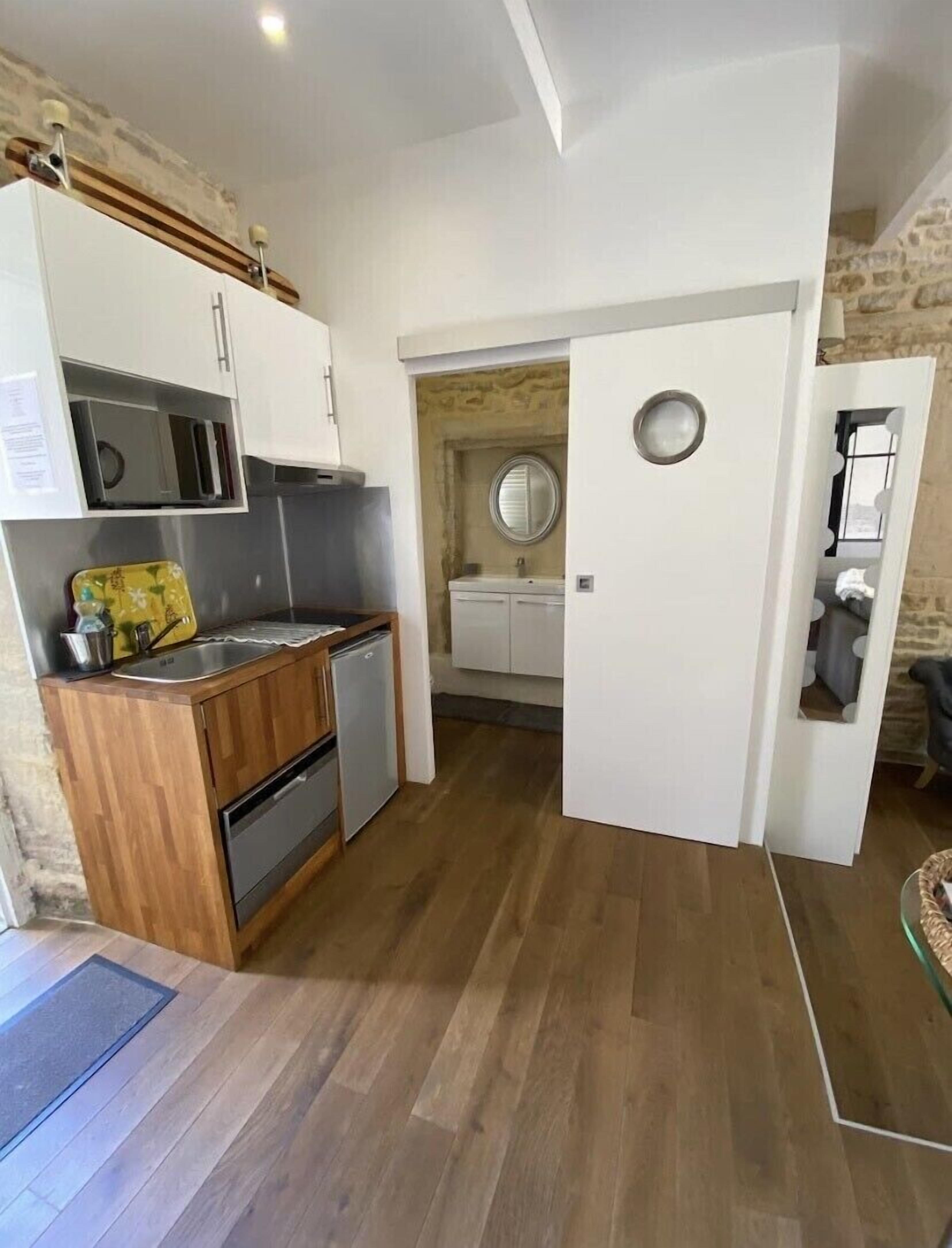 Annex charming studio in an alley to the beach