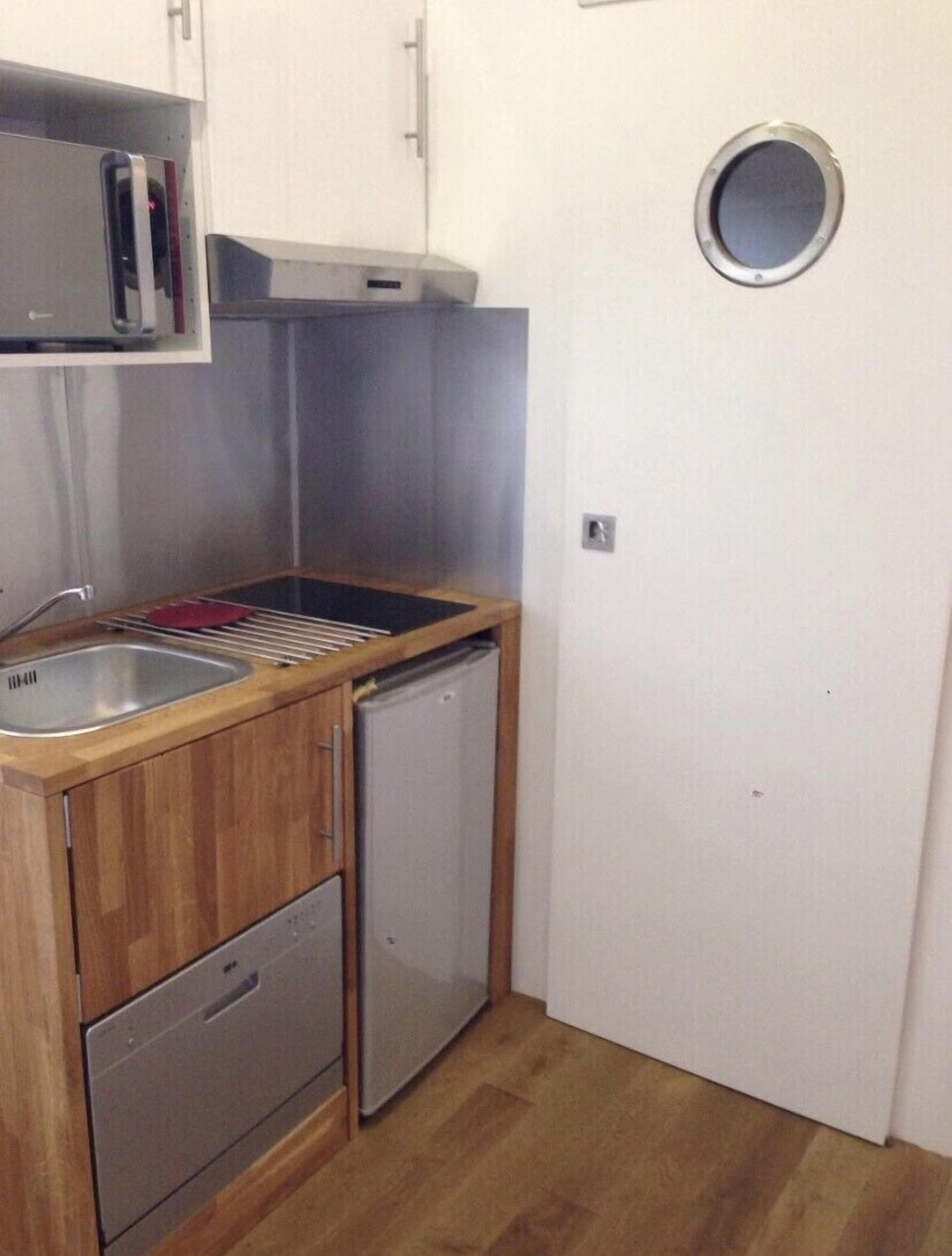 Annex charming studio in an alley to the beach