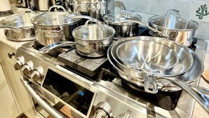A kitchen with stainless steel pots and pans on a stove. - Comfy & Quiet Bungalow -Pet Friendly! 30+ Nt min.  Summer 2026 Special! (Houston)
