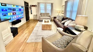 Unclassified image, 3 of 57, button - Comfy & Quiet Bungalow -Pet Friendly! 30+ Nt min.  Summer 2026 Special! (Houston)