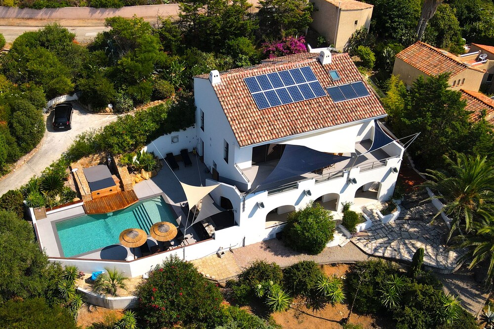 ARCHITECT VILLA EXCEPTIONAL SEA VIEW, SWIMMING POOL AND SPA ON THE SEASIDE