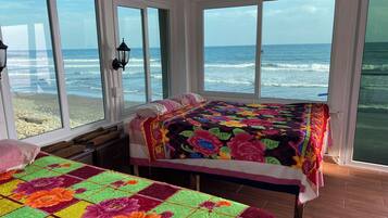 1 bedroom, desk, WiFi, bed sheets