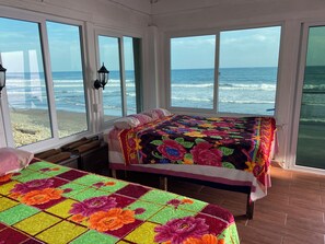 1 bedroom, desk, WiFi, bed sheets