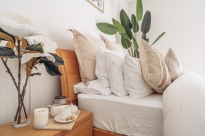 Panoramic Apartment, 2 Bedrooms, River View | Room amenity