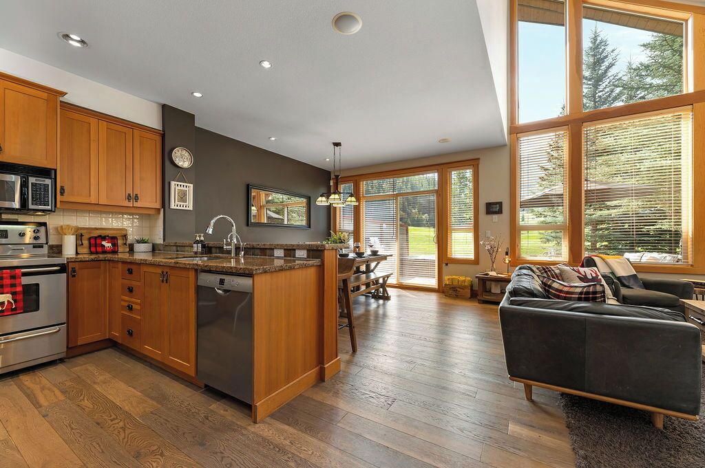 Xmas Open! Ski-In/Out-Private Hot Tub-Spectacular Views-Large Deck-BBQ