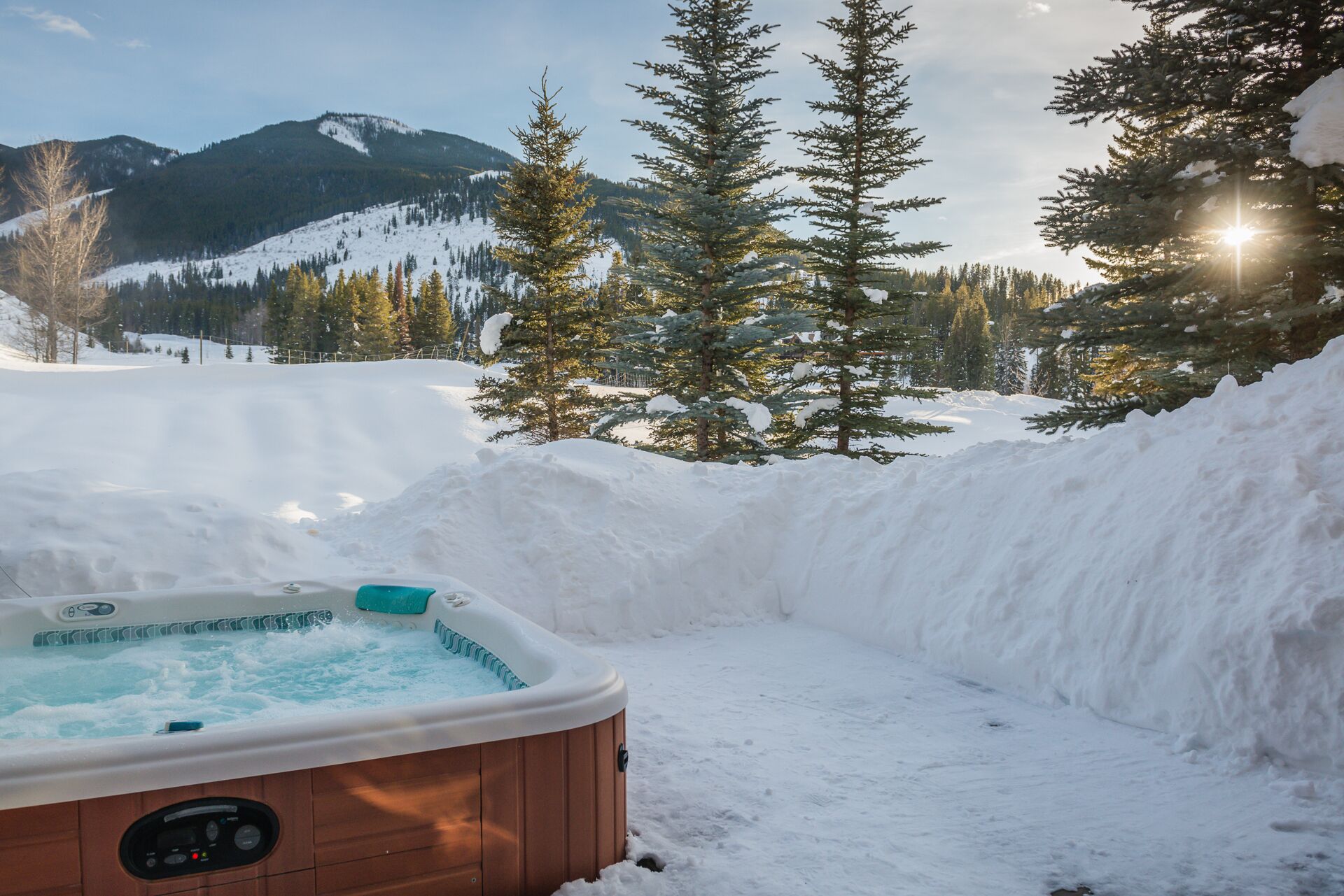 Xmas Open! Ski-In/Out-Private Hot Tub-Spectacular Views-Large Deck-BBQ