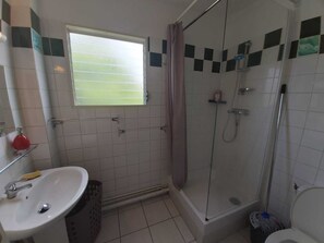 Bathroom - Sssssssssssssssssssssssssssssss (Le Gosier)