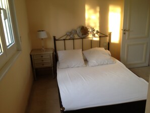 2 bedrooms, iron/ironing board, bed sheets, wheelchair access - 3 ROOMS APARTMENT WATERFRONT GULF JUAN PALAIS NAPOLEON (Vallauris)
