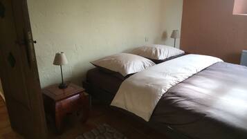 2 chambres, fer et planche Ă repasser, accĂšs Internet, draps fournis