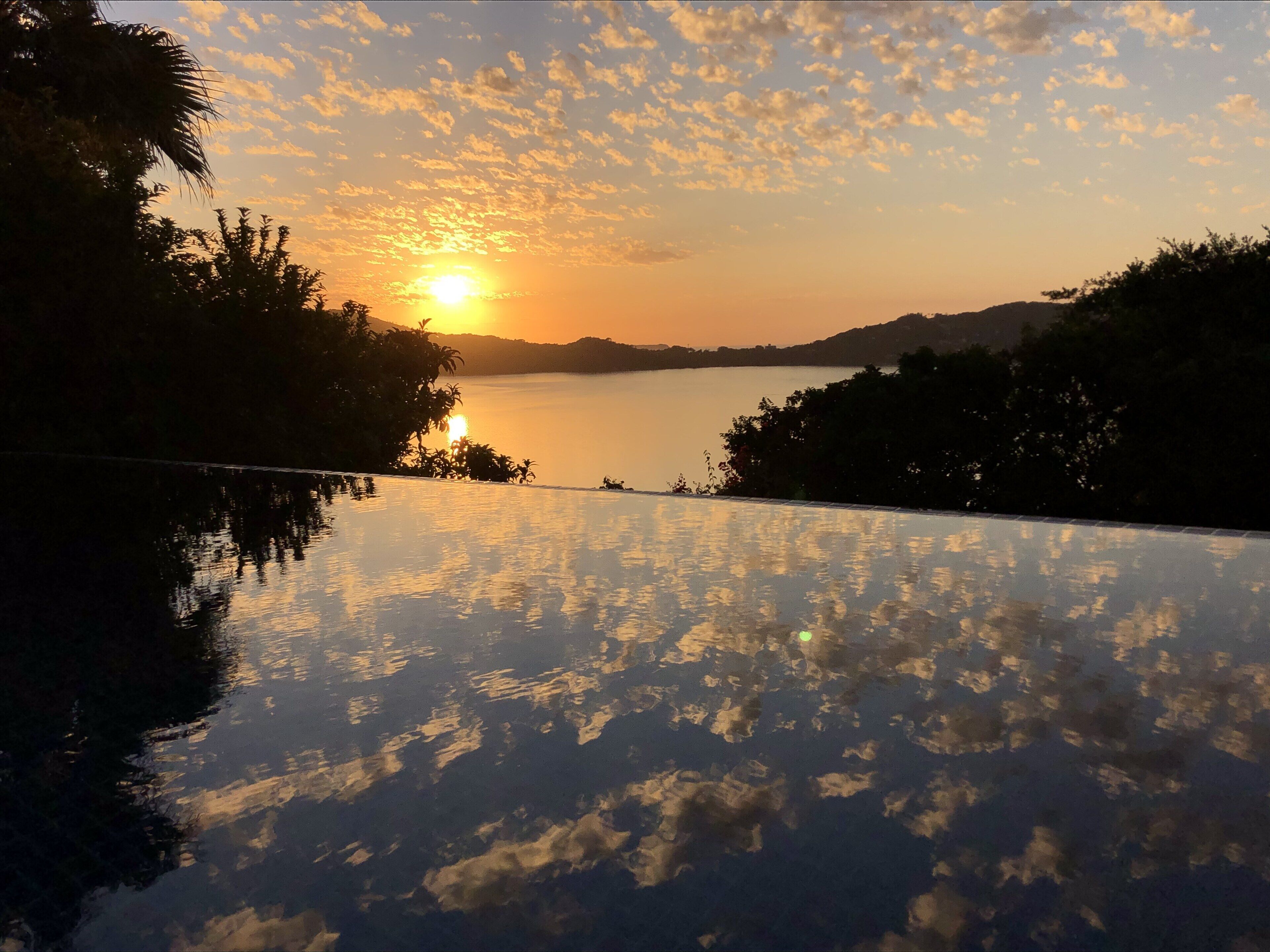 Top House!With a paradisiacal view of the Sea and Lagoon of Conceição, unique architecture!