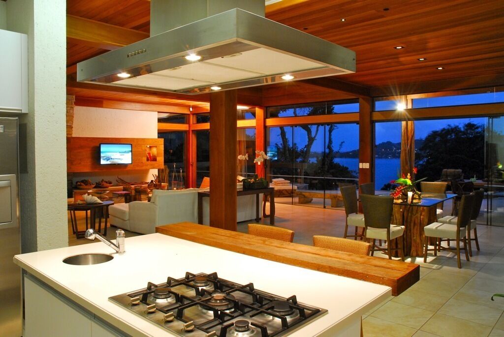 Top House!With a paradisiacal view of the Sea and Lagoon of Conceição, unique architecture!