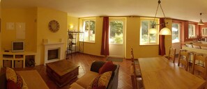 TV, fireplace, DVD player, books - Cottage 115 m2 (6 people) in NORMANDY near LANDING BEACHES and MONT ST MICHEL (MOON SUR ELLE)