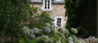 Comfortable, functional and quiet longère. 1km from Pont Aven