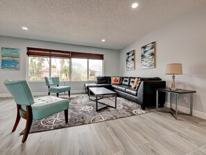 Smart TV, books, stereo, offices