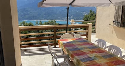 Talo / Chalet lähellä metsää. pyöräily, kävely, rentouttava