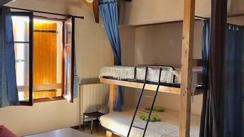 5 slaapkamers, een strijkplank/strijkijzer