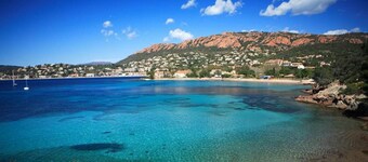 Belle maison provençale avec piscine et tennis, proche mer et centre ville