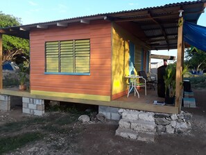 Outdoor dining - Salmon Point Cabins and Campground (Negril)