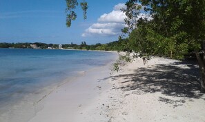 Beach - Salmon Point Cabins and Campground (Negril)