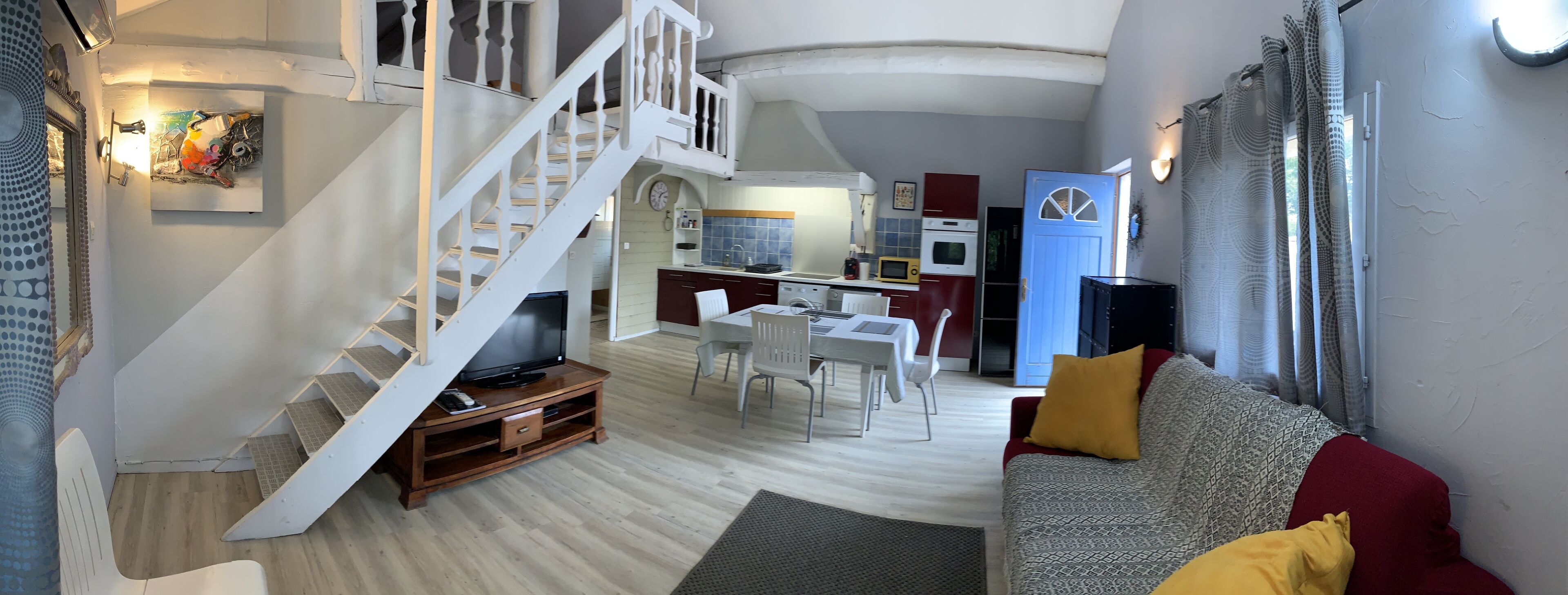 Tourist residences, southern Ardeche for 2 to 15 people with swimming pool. 