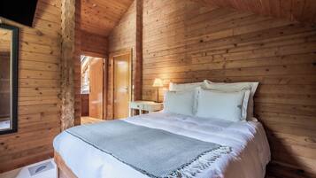 3 bedrooms, iron/ironing board, travel crib, free WiFi