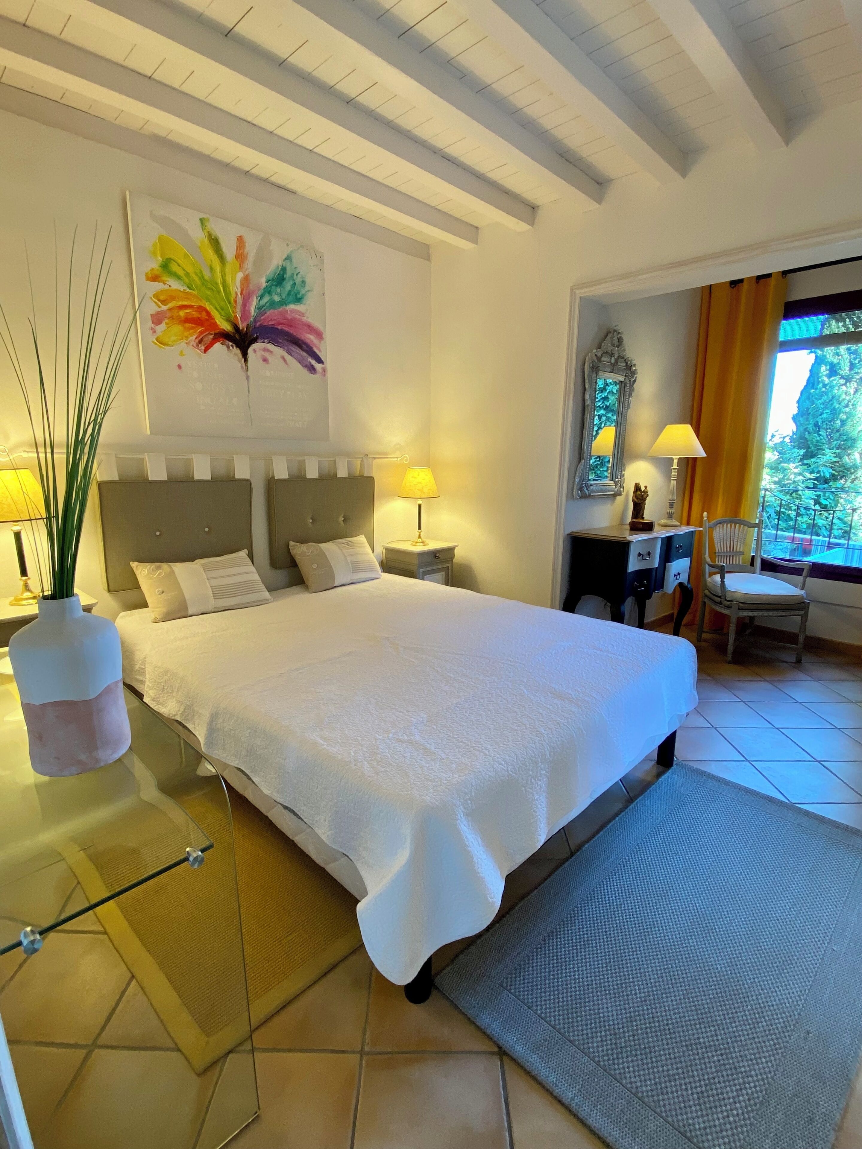 3 slaapkamers, een bureau, een strijkplank/strijkijzer, gratis wifi