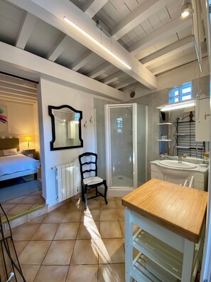 3 habitaciones, tabla de planchar con plancha y wifi gratis