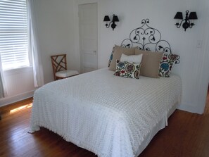 2 bedrooms, iron/ironing board, travel cot, WiFi