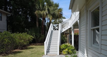2 Bedroom Lovingly Restored 1925 Cottage 1 1/2 Blocks From Beach