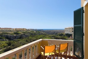 Property grounds - Fiesta 3 bedroom villa, Cales Piques (Ciutadella de Menorca)