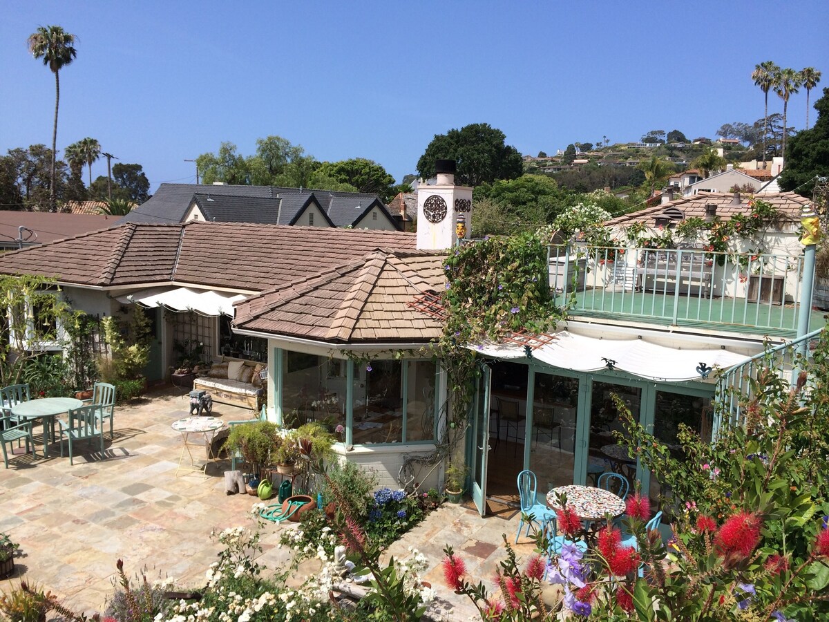 DISCOUNT: Secluded Fanciful View Home near Beaches, Town, Harbor. 30 day minimum