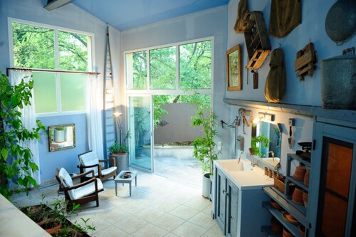 Charming cottages, private heated pool and indoor solarium, private outdoor