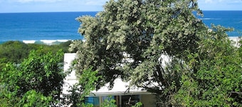 Beach Home: Magnificent Sea Views, Pool, Golf, A/C, Wifi, Secure Estate. 