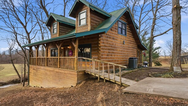 A log cabin with a porch, a small deck, and a metal roof. - Cabin on the Hill family friendly (Russell Springs)