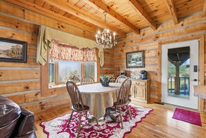 Dining - Cabin on the Hill family friendly (Russell Springs)