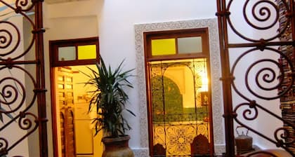 DAR SIENNA LINDO Y ACOGEDOR CASA. SU CASA EN EL CORAZÓN DE LA ANTIGUA MEDINA
