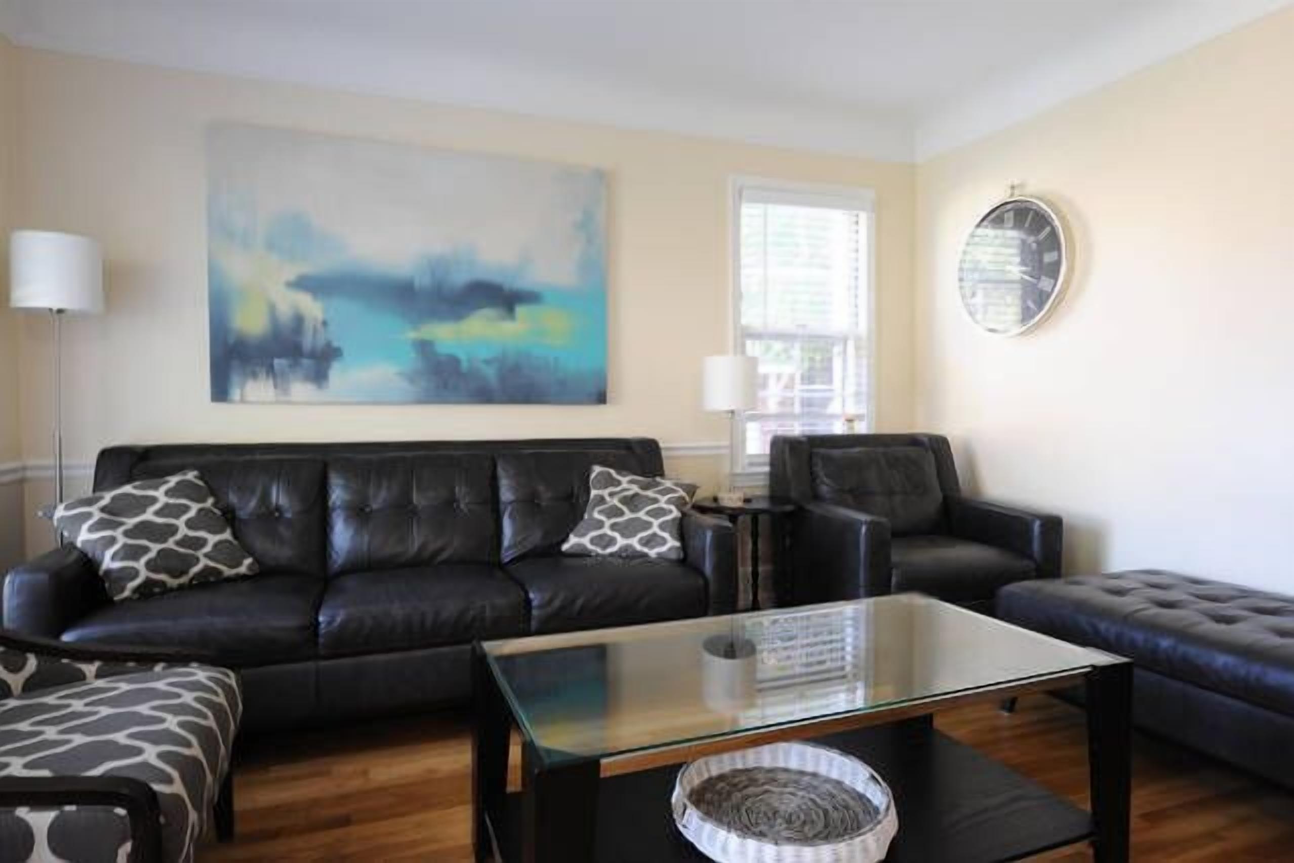 Lamplight House - Quiet Beauty Close to ALL Downtowns!