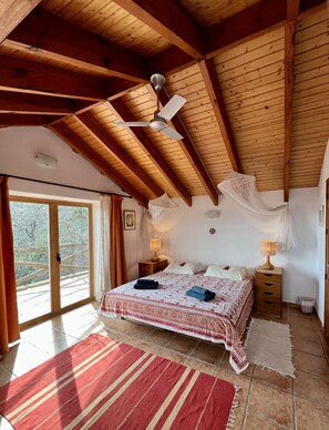 5 dormitorios, tabla de planchar con plancha, cuna de viaje y wifi