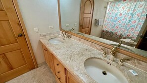 Shower - Stunning 4 Bedroom Beach Villa on Sandy Beach at Las Palmas Beachfront Resort V6 (Puerto Peñasco)