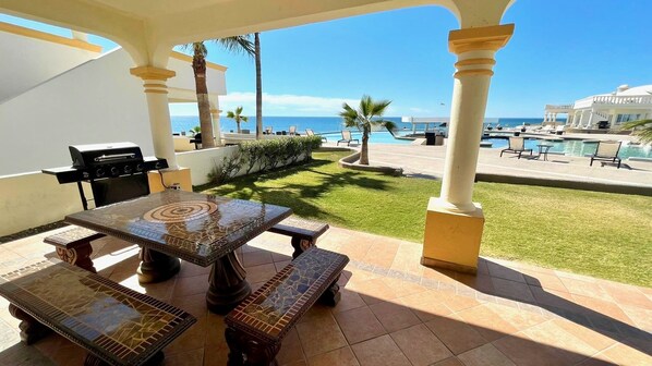 Outdoor dining - Stunning 4 Bedroom Beach Villa on Sandy Beach at Las Palmas Beachfront Resort V6 (Puerto Peñasco)