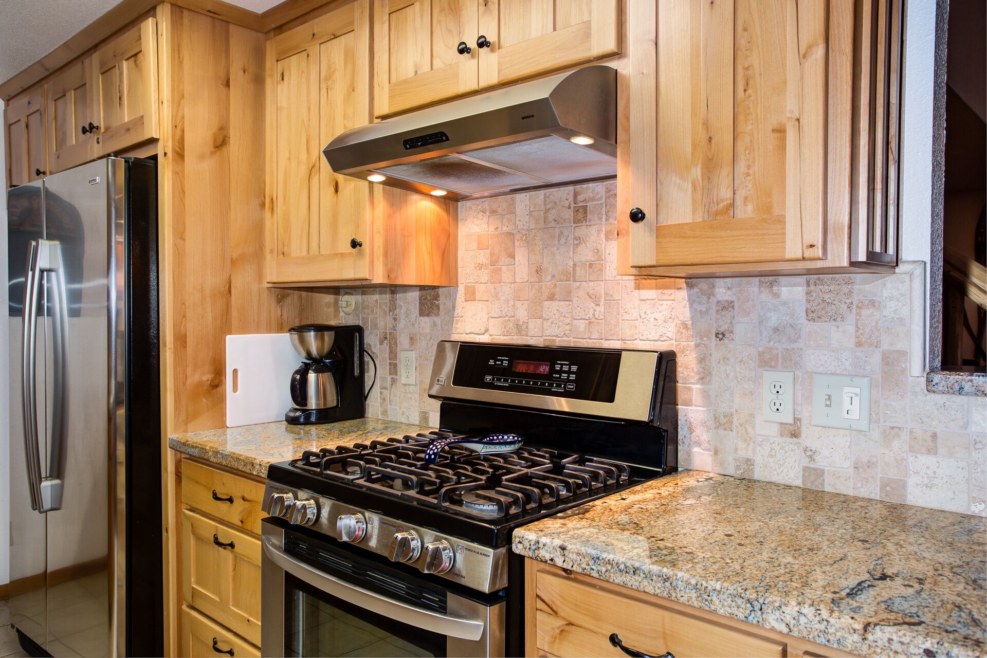 (2N) Big Pine Lodge at The Redwoods In Yosemite