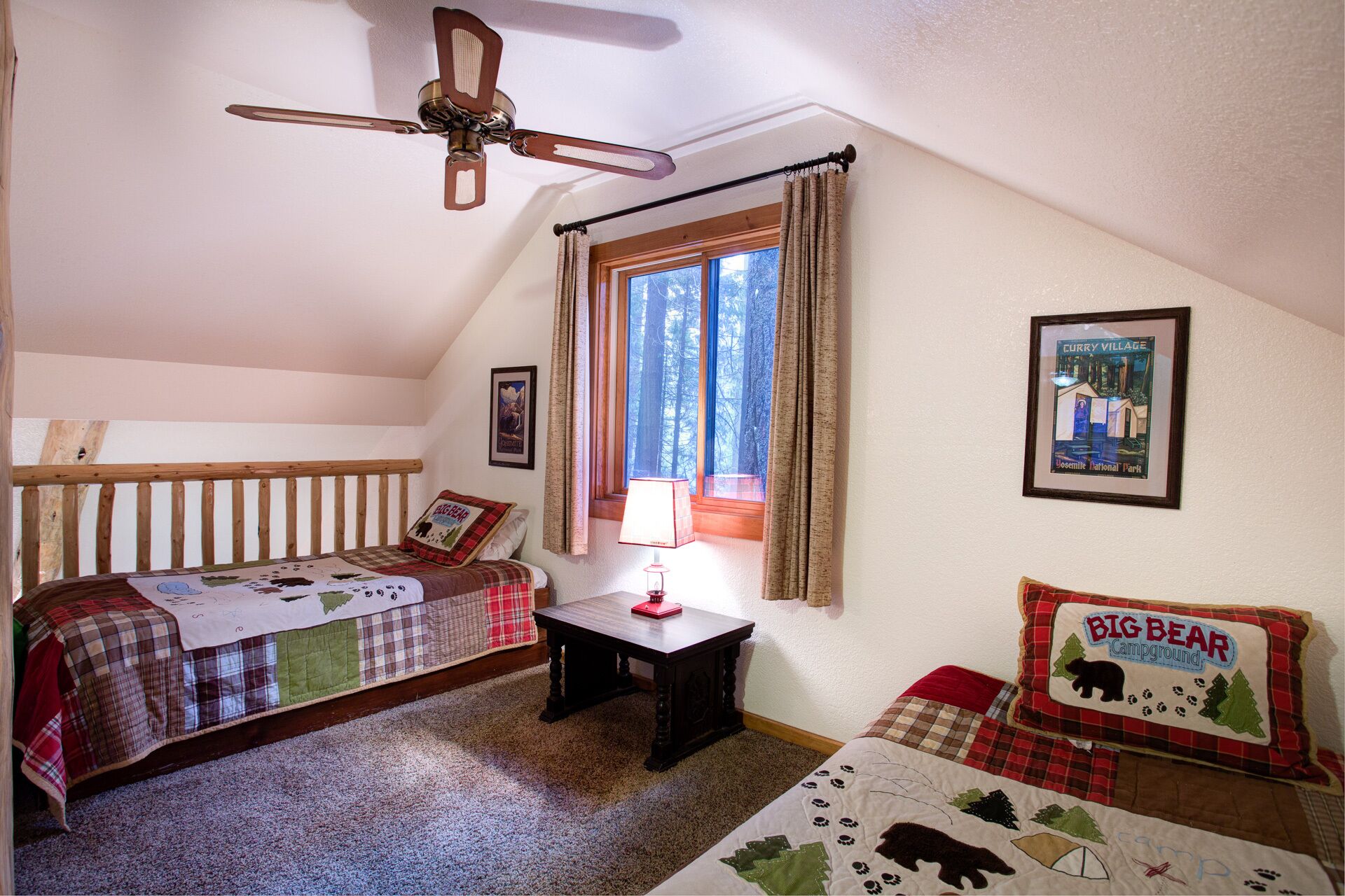 Loft with two twin beds, upstairs