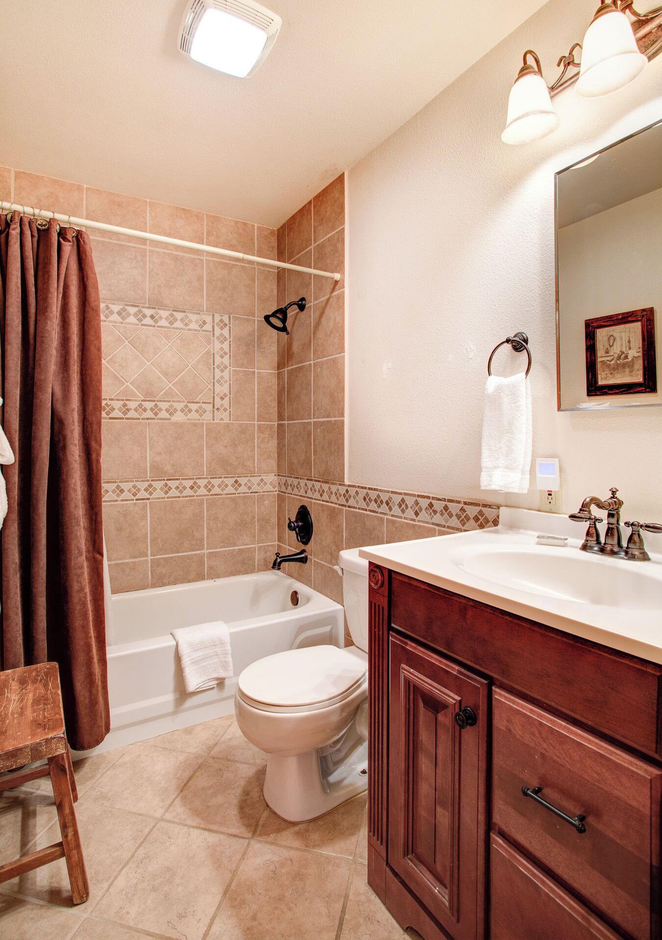 Full bathroom, main floor