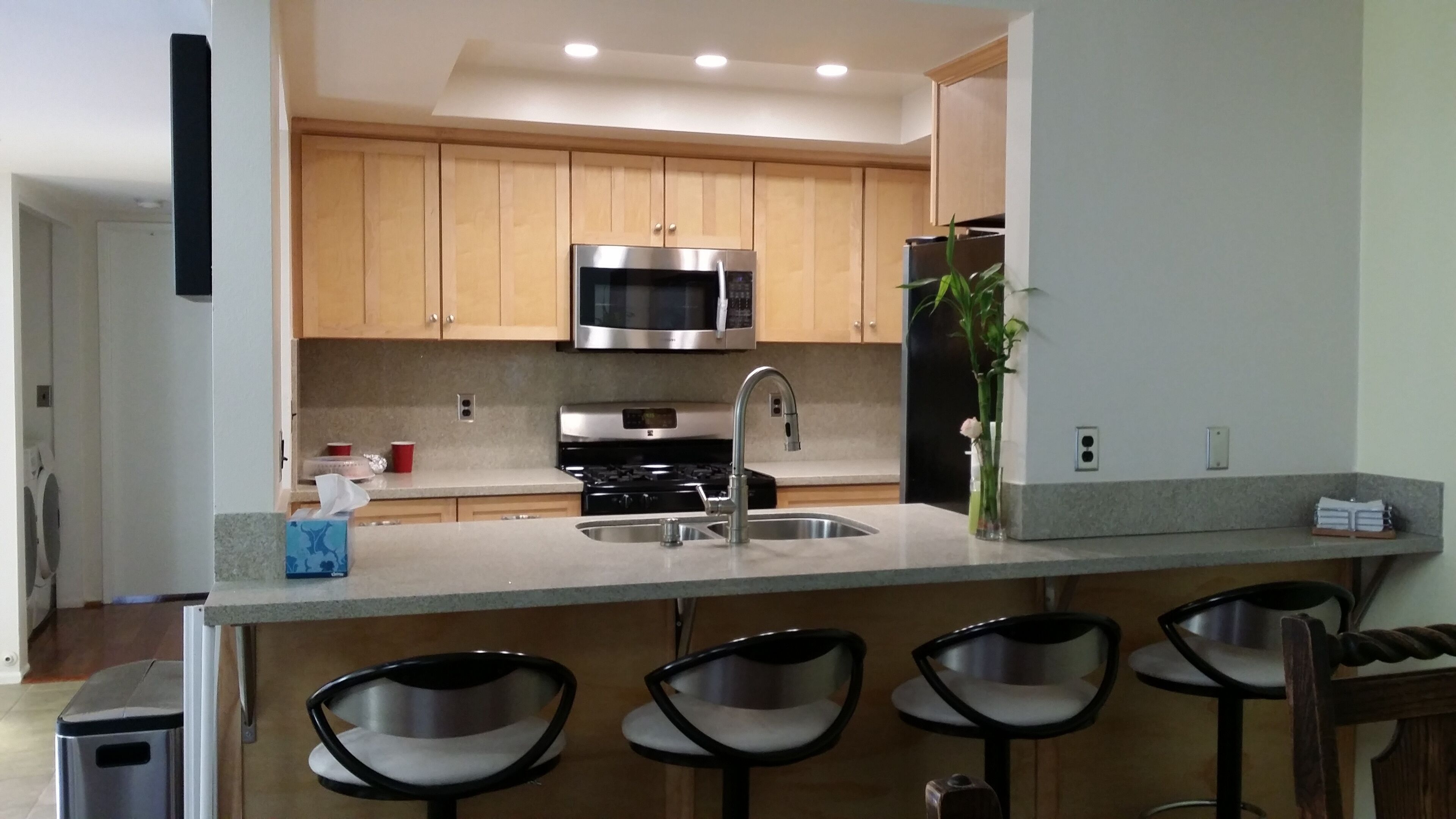 REMODEL 1.5 Blocks from BEACH and 2 blocks from MAIN St/HB Pier.