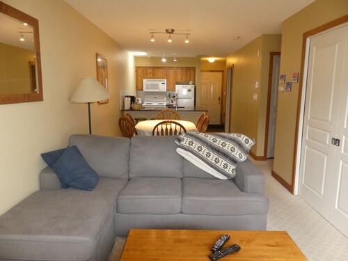 Ideal Pet Friendly Creekside Top Floor at the Base of the Silver Queen Chair