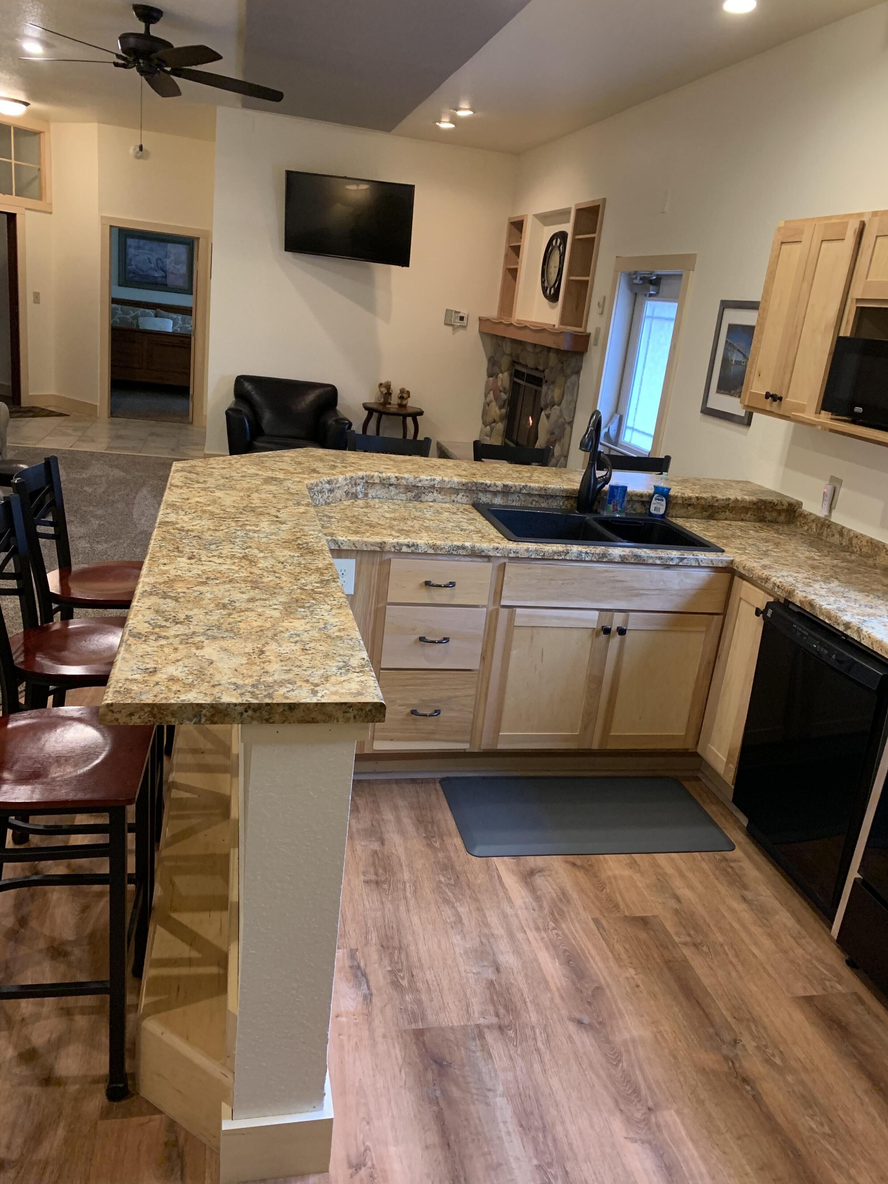 North Shore Lighthouse Suites ~ Anderson Suite~With Sauna and Outdoor Fire Pit