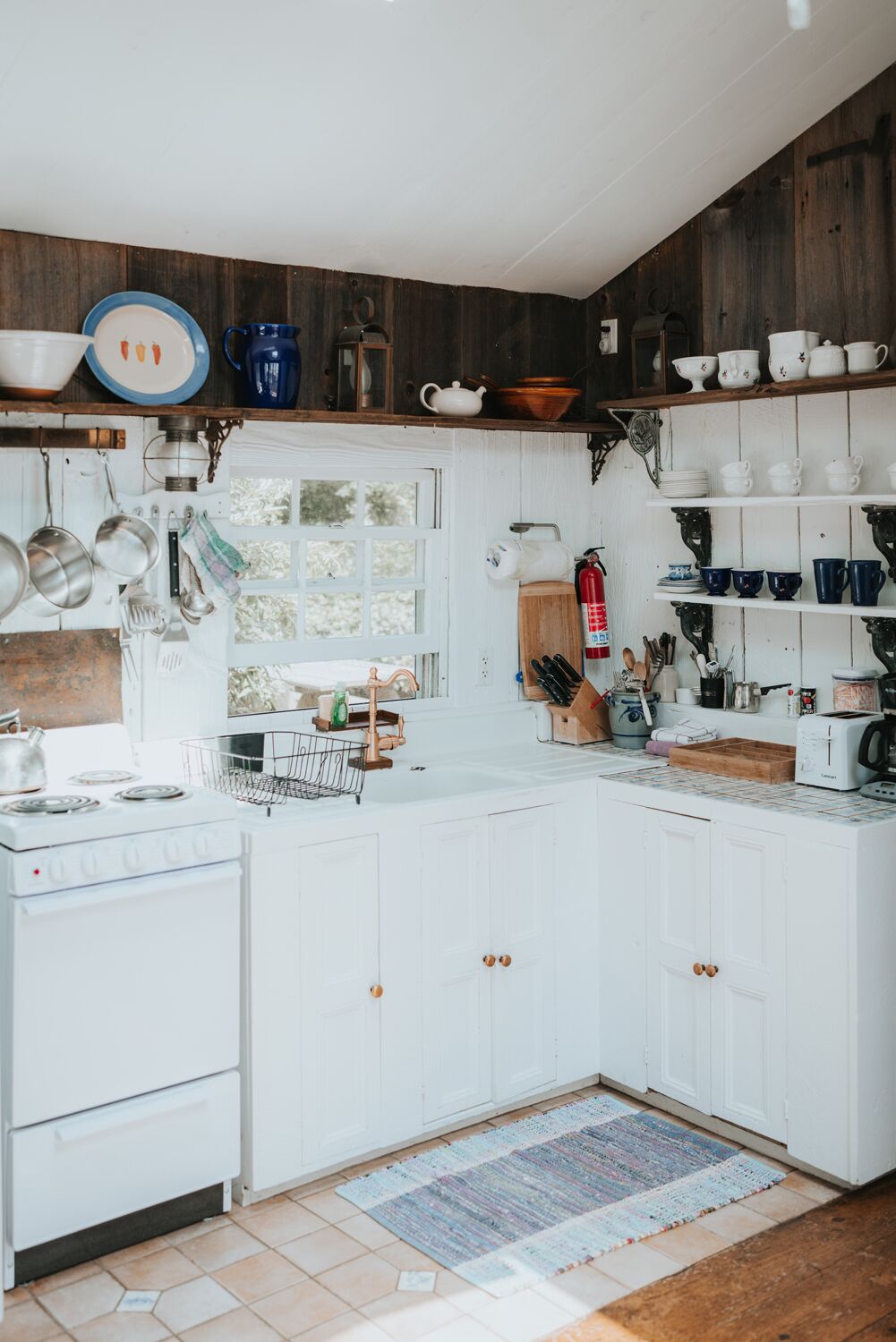 Charming Waterfront Artist Cottage