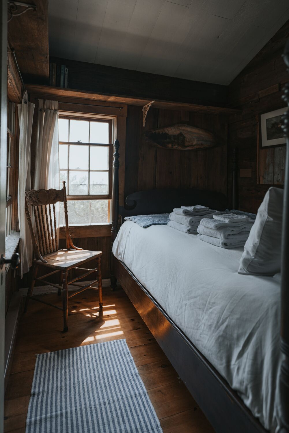 Charming Waterfront Artist Cottage